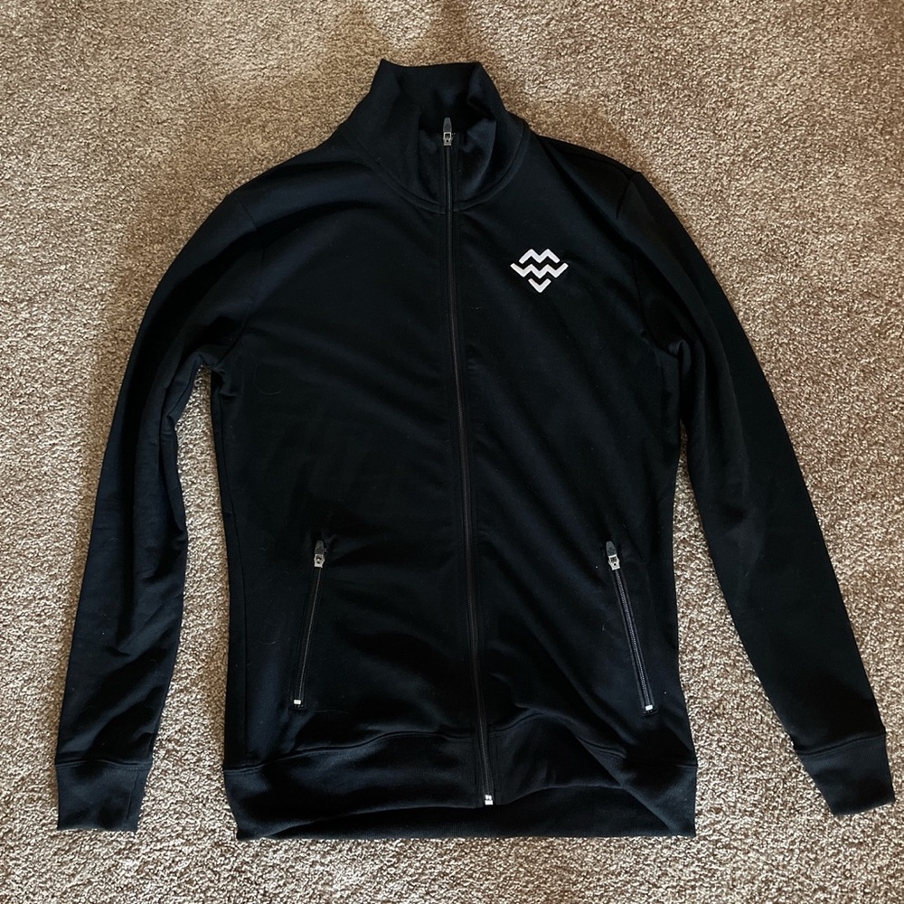 Machine fitness full zip sweater. Great condition never born worn, size medium.